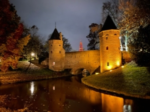 Monnikendam by night